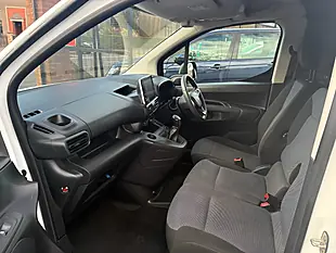 Used 2019 Vauxhall Combo Sportive White - Interior and Exterior details 20