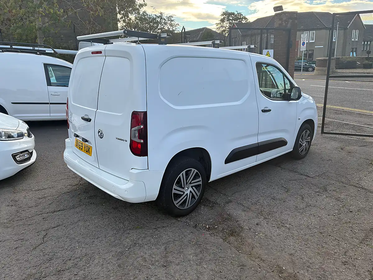 Used 2019 Vauxhall Combo Sportive White - Interior and Exterior details 3