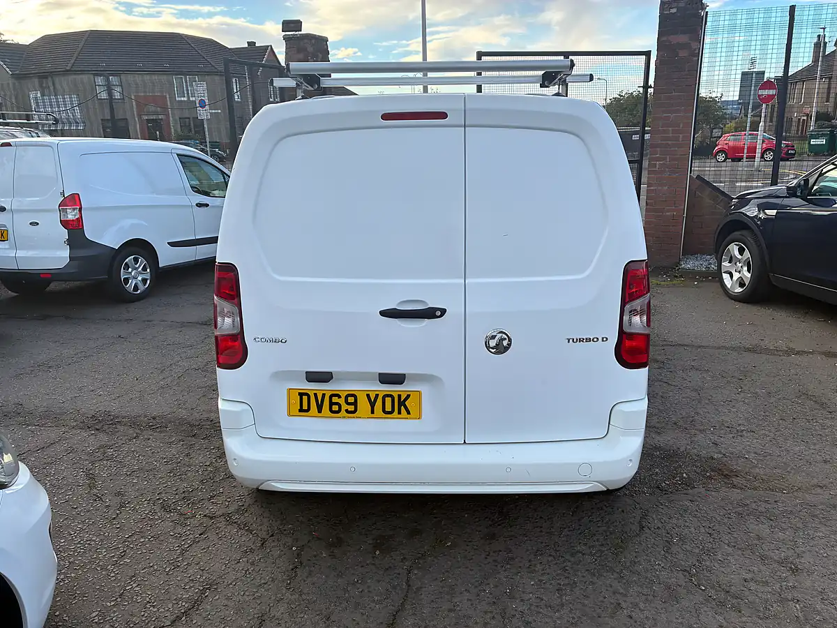 Used 2019 Vauxhall Combo Sportive White - Interior and Exterior details 4