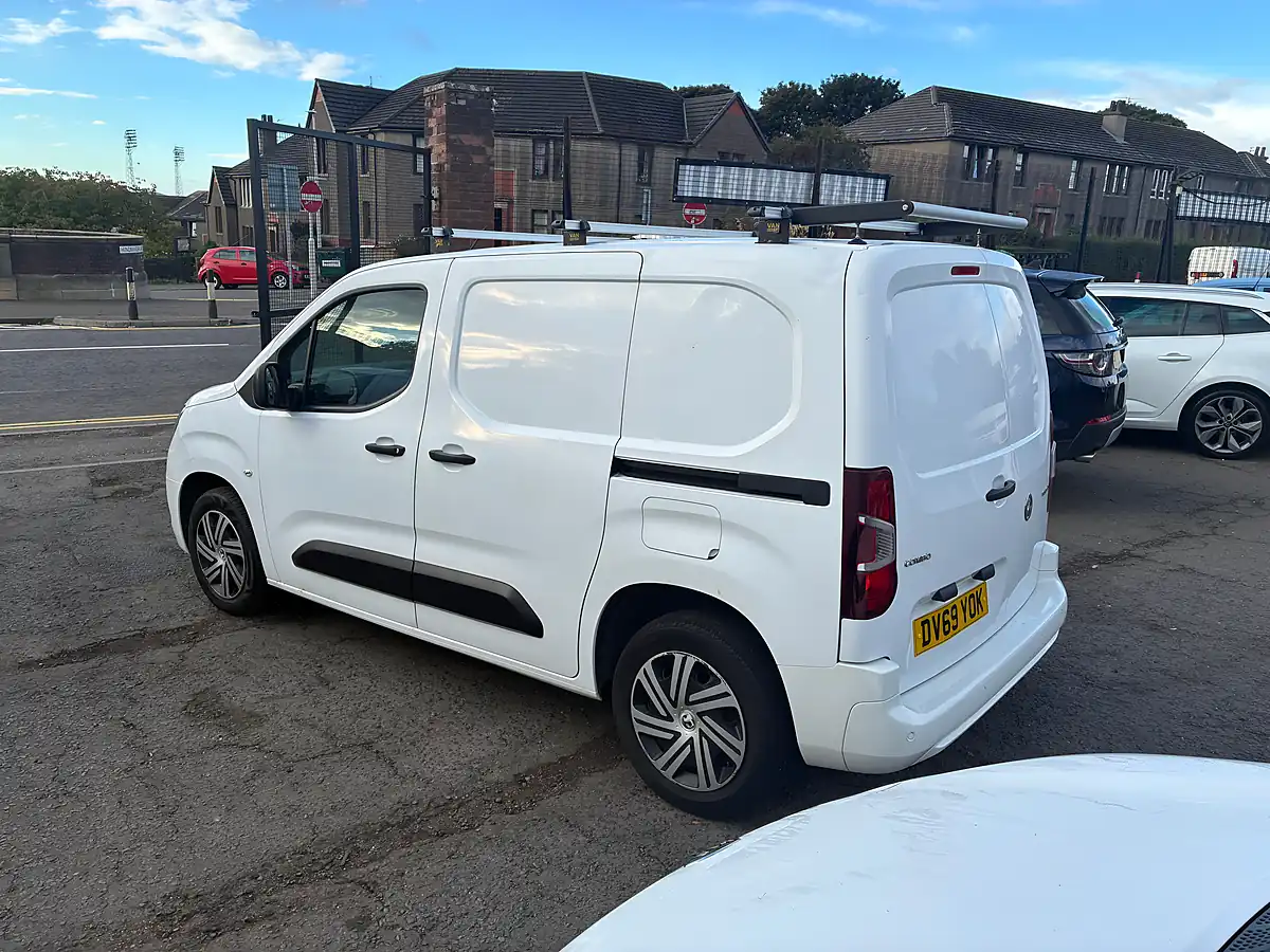 Used 2019 Vauxhall Combo Sportive White - Interior and Exterior details 5