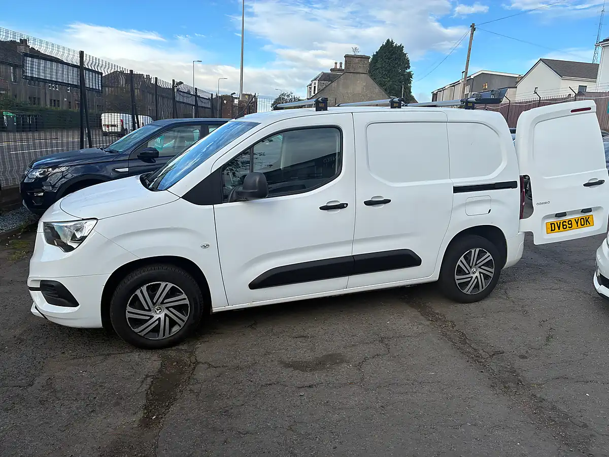 Used 2019 Vauxhall Combo Sportive White - Interior and Exterior details 6