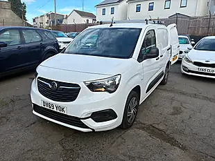 Used 2019 Vauxhall Combo Sportive White - Interior and Exterior details 7