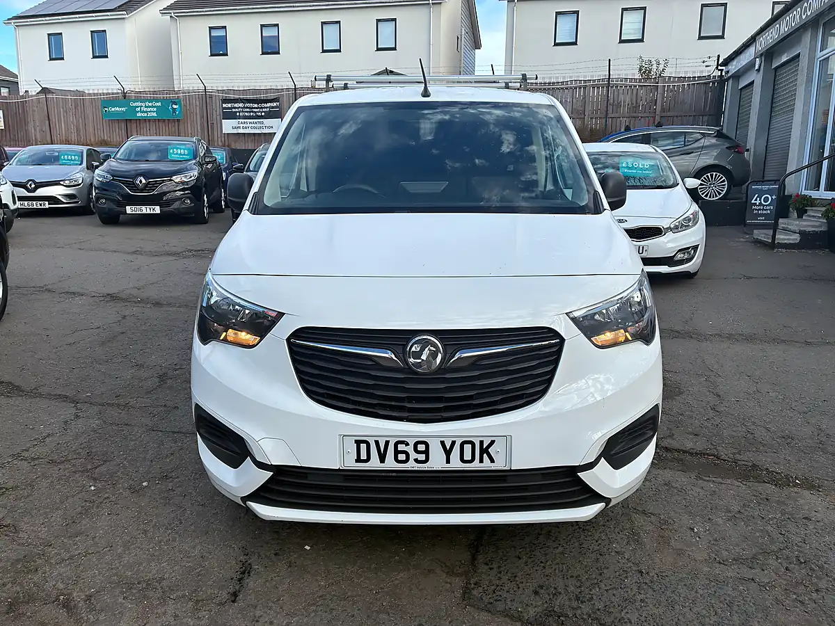 Used 2019 Vauxhall Combo Sportive White - Interior and Exterior details 8