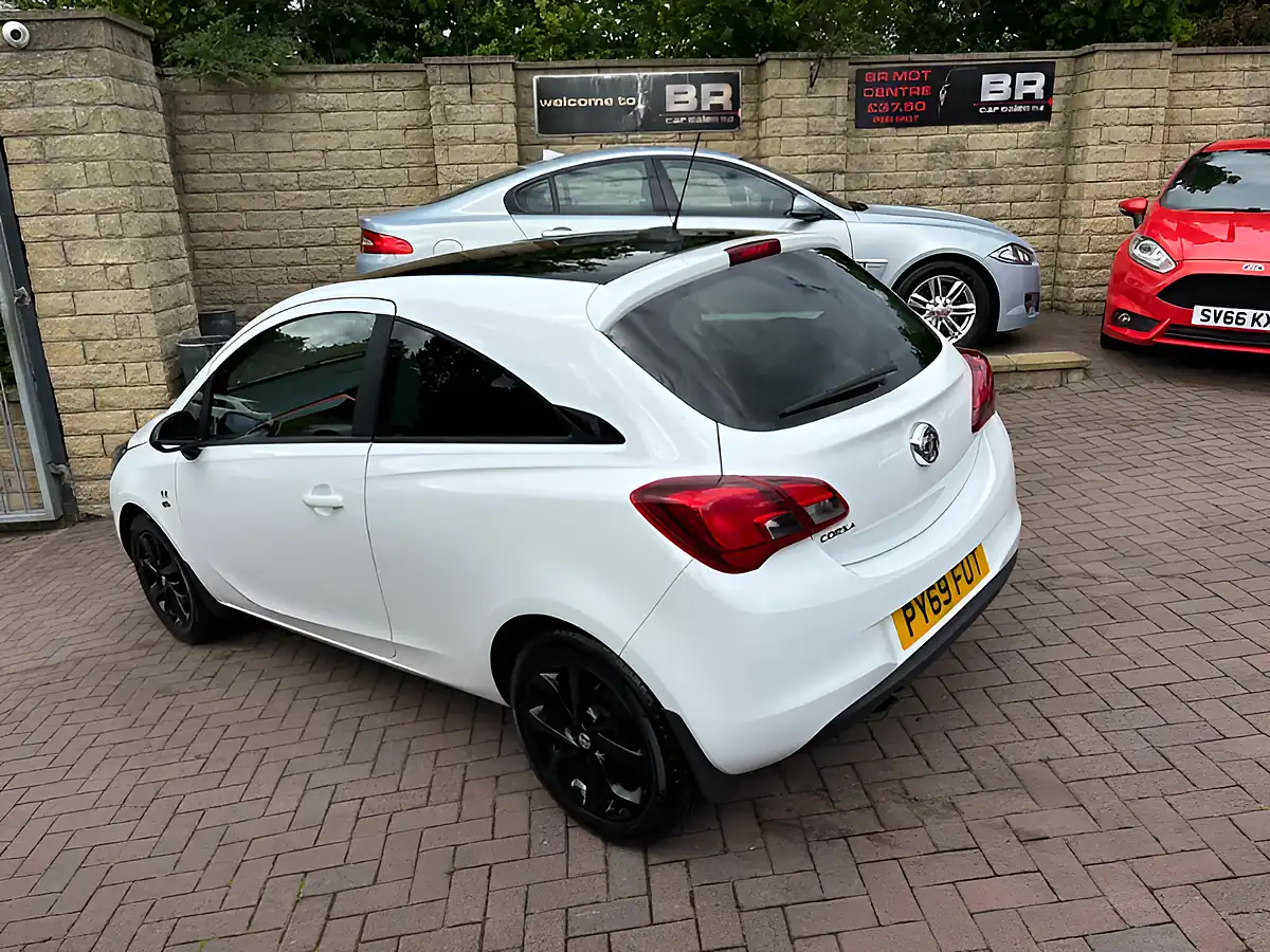 Used 2019 Vauxhall Corsa Griffin Arctic White - Interior and Exterior details 8