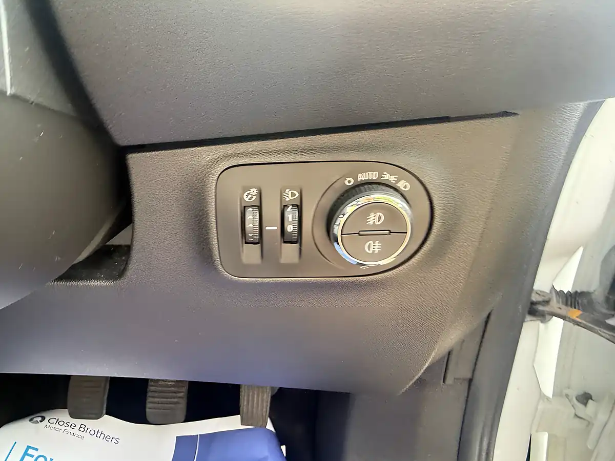 Used 2019 Vauxhall Corsa Griffin White - Interior and Exterior details 17