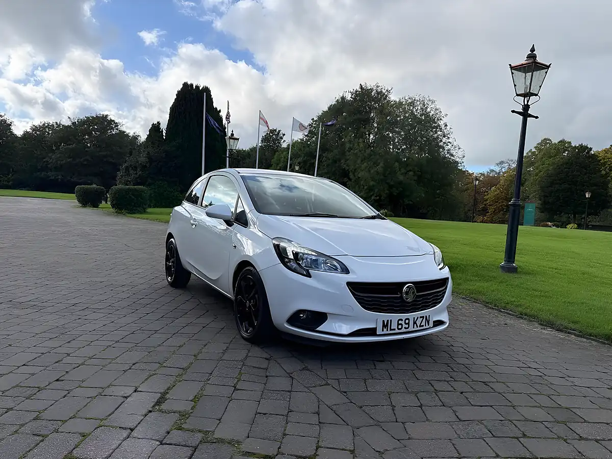 Used 2019 Vauxhall Corsa Griffin White - Front View