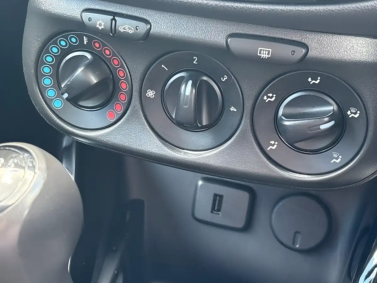 Used 2019 Vauxhall Corsa Se Nav Blue - Interior and Exterior details 13