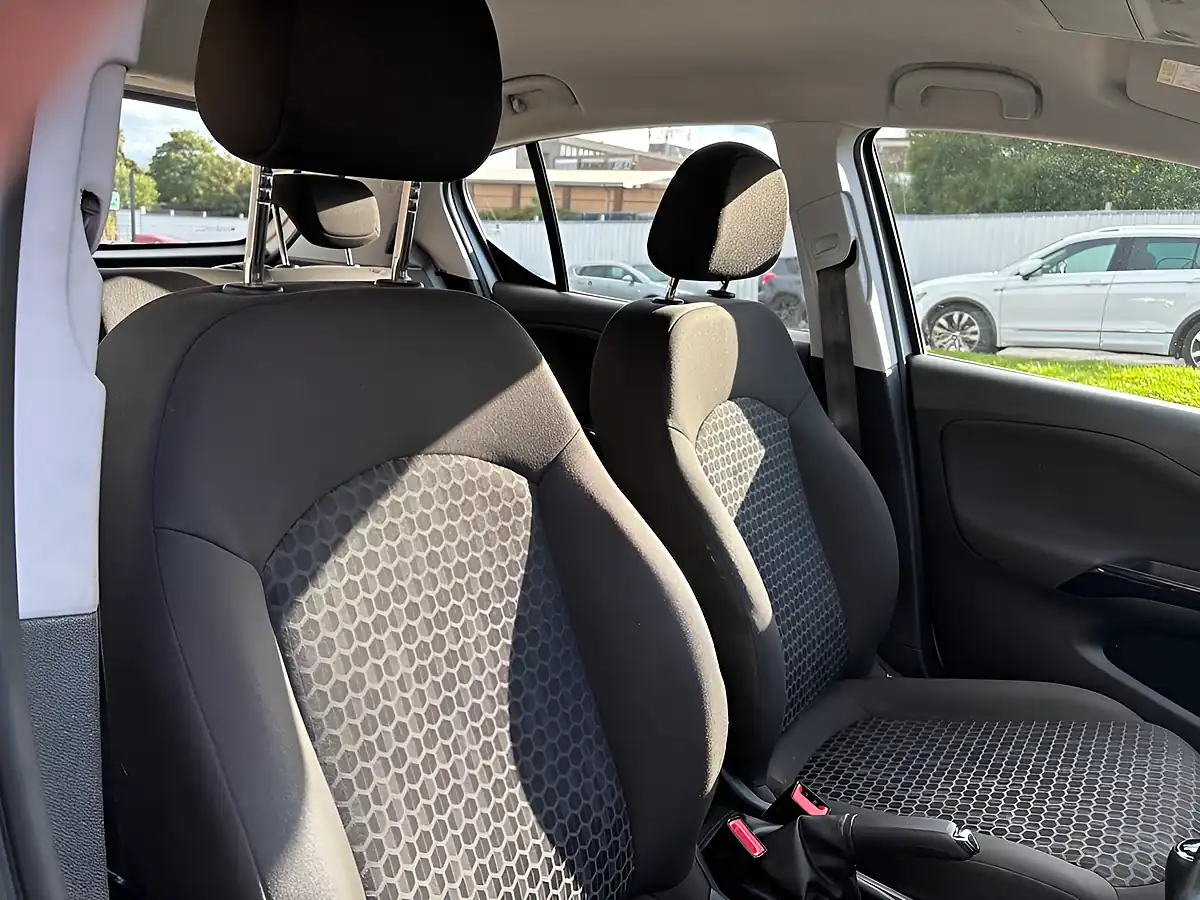 Used 2019 Vauxhall Corsa Se Nav Silver - Interior and Exterior details 7
