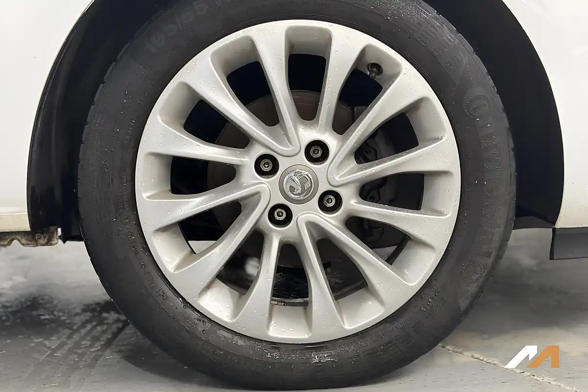 Used 2019 Vauxhall Corsa Se Nav Summit White - Interior and Exterior details 14