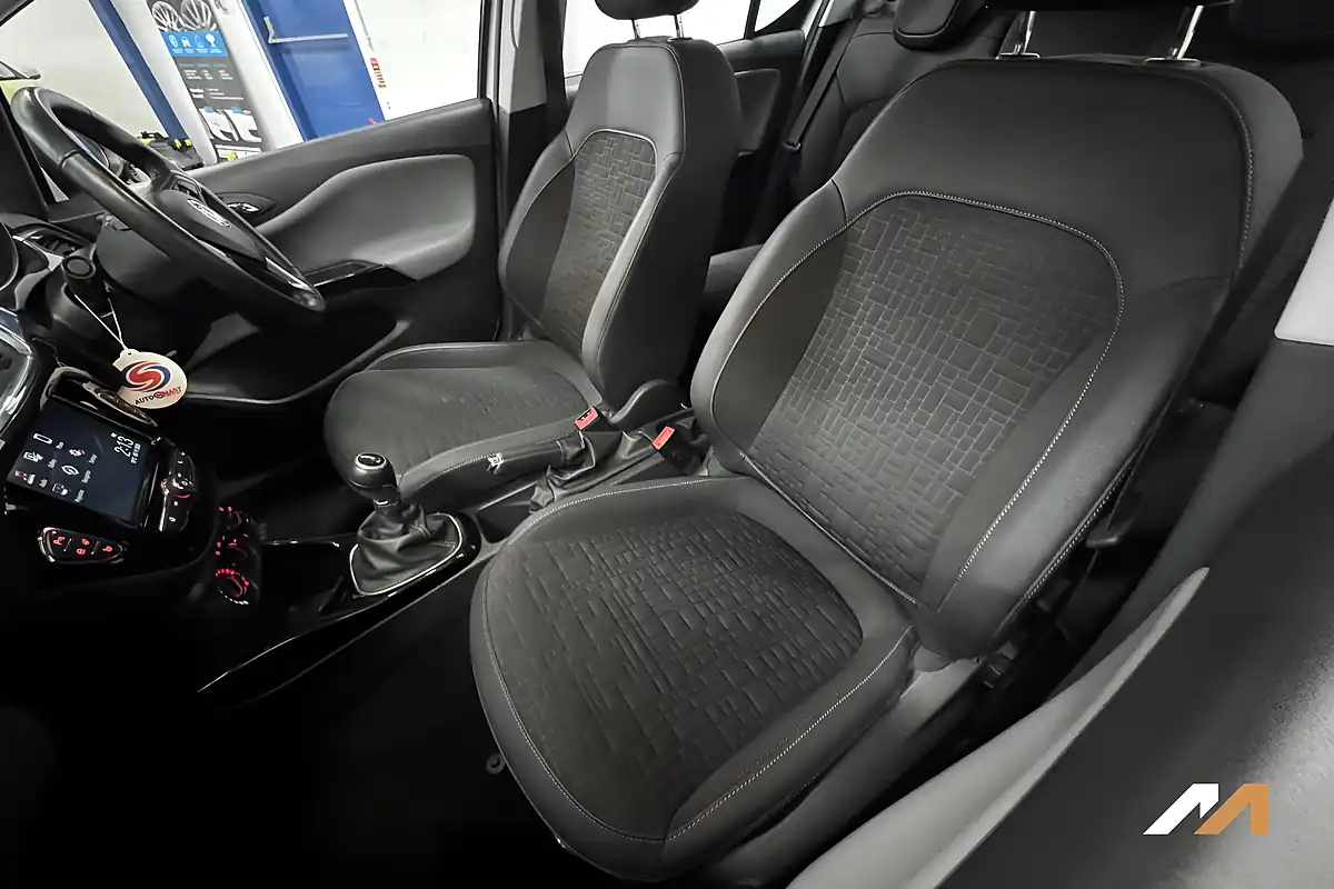 Used 2019 Vauxhall Corsa Se Nav Summit White - Interior and Exterior details 18