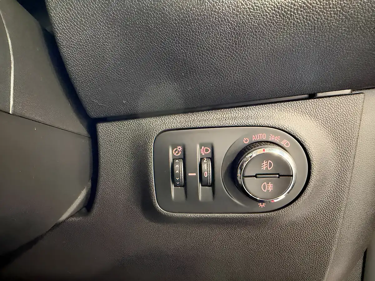 Used 2019 Vauxhall Corsa Sri Nav Red - Interior and Exterior details 16