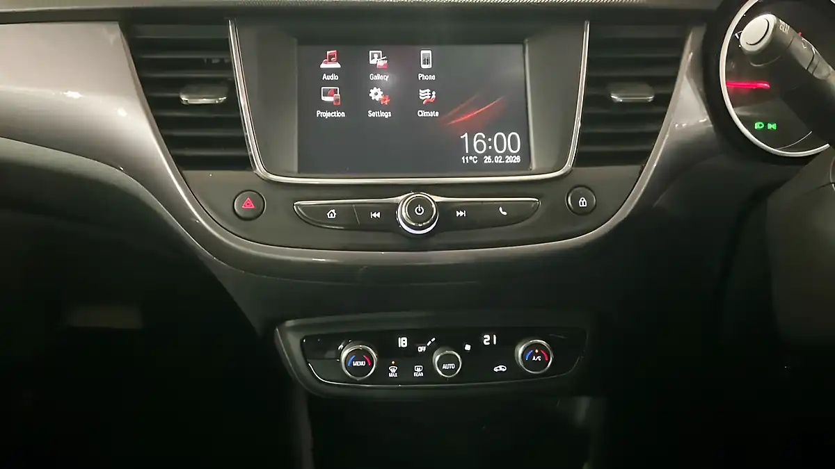 Used 2019 Vauxhall Crossland Elite Grey - Interior and Exterior details 7