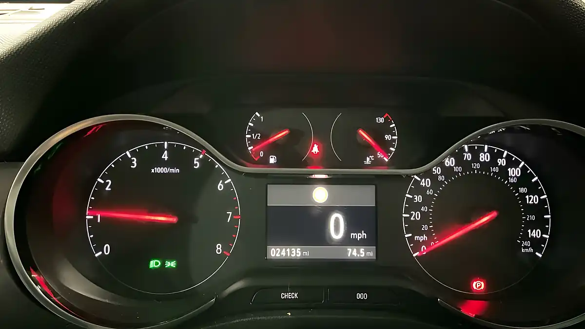 Used 2019 Vauxhall Crossland Elite Grey - Interior and Exterior details 8