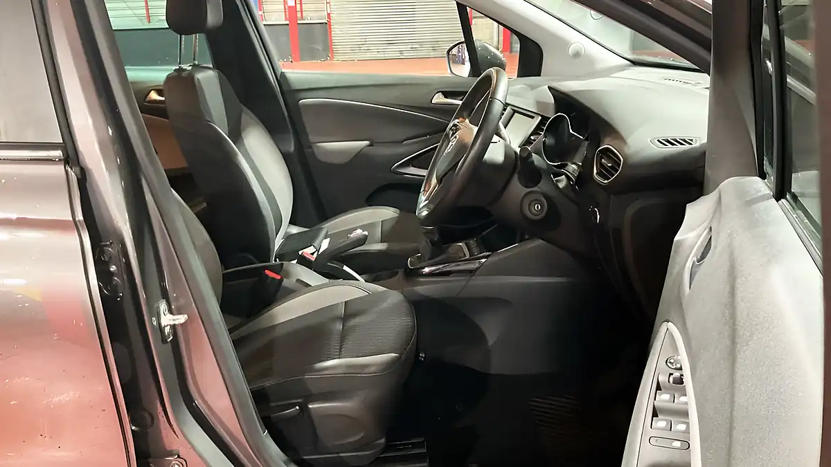 Used 2019 Vauxhall Crossland Elite Grey - Interior and Exterior details 9