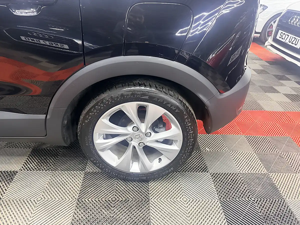 Used 2019 Vauxhall Crossland X Business Edition Nav Black - Interior and Exterior details 12