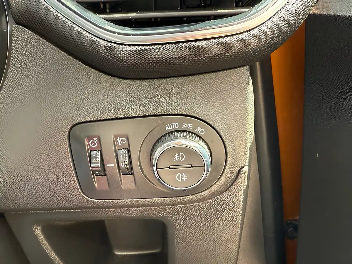 Used 2019 Vauxhall Crossland X Elite Nav Orange - Interior and Exterior details 17