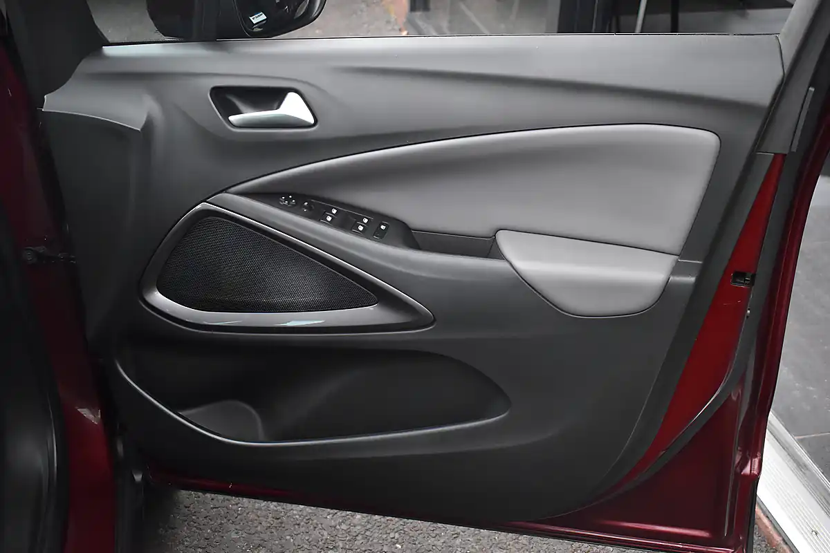 Used 2019 Vauxhall Crossland X Elite Nav Rioja Red - Interior and Exterior details 12