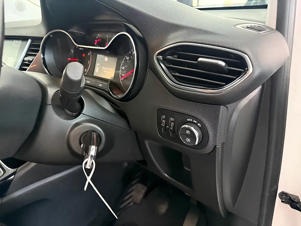 Used 2019 Vauxhall Crossland X Elite Nav White - Interior and Exterior details 15