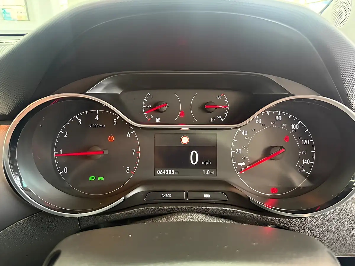 Used 2019 Vauxhall Crossland X Elite Nav White - Interior and Exterior details 16