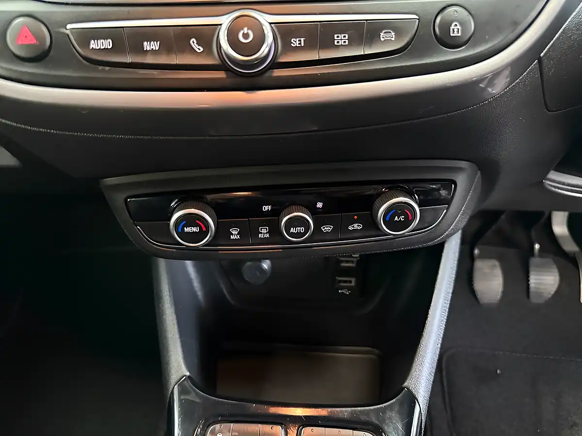 Used 2019 Vauxhall Crossland X Elite Nav White - Interior and Exterior details 19