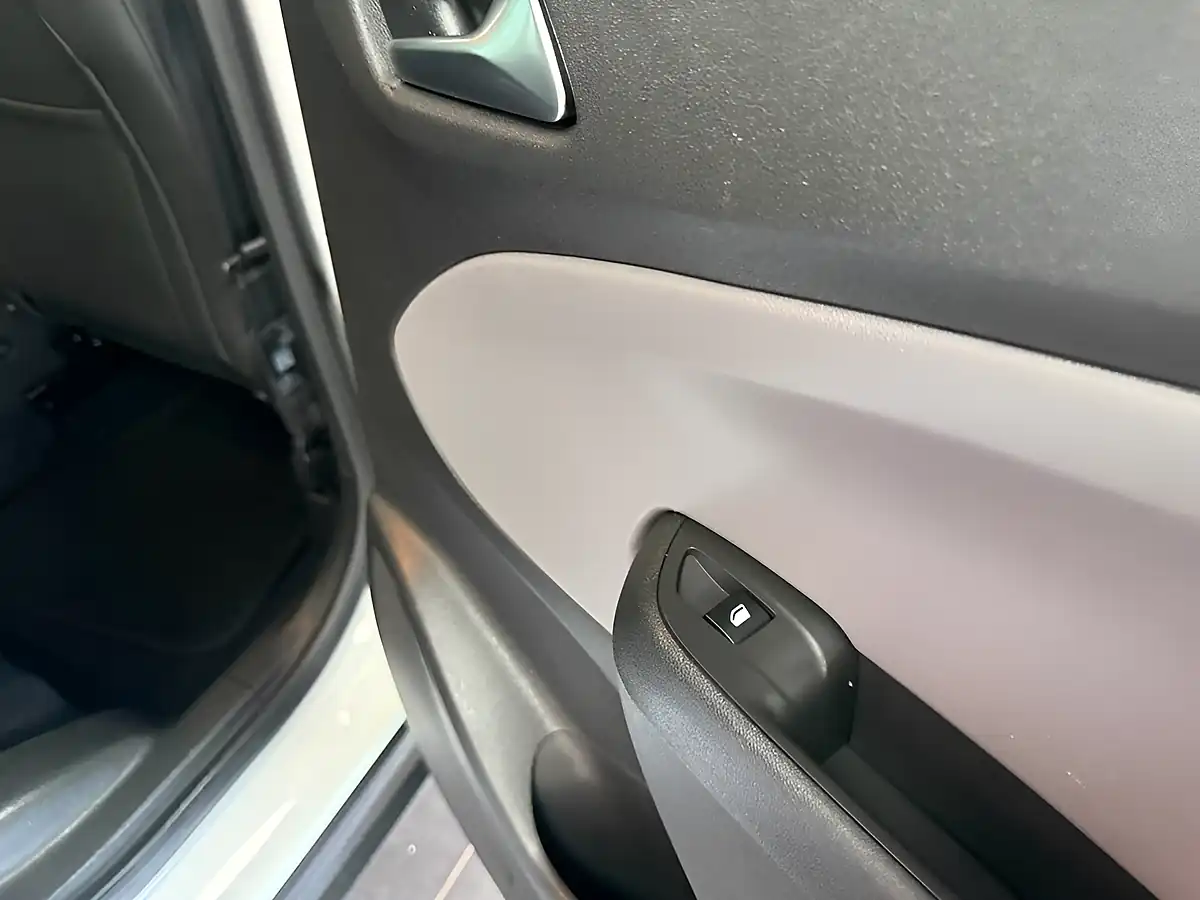 Used 2019 Vauxhall Crossland X Elite Nav White - Interior and Exterior details 6