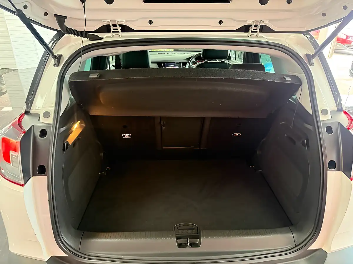 Used 2019 Vauxhall Crossland X Elite Nav White - Interior and Exterior details 9
