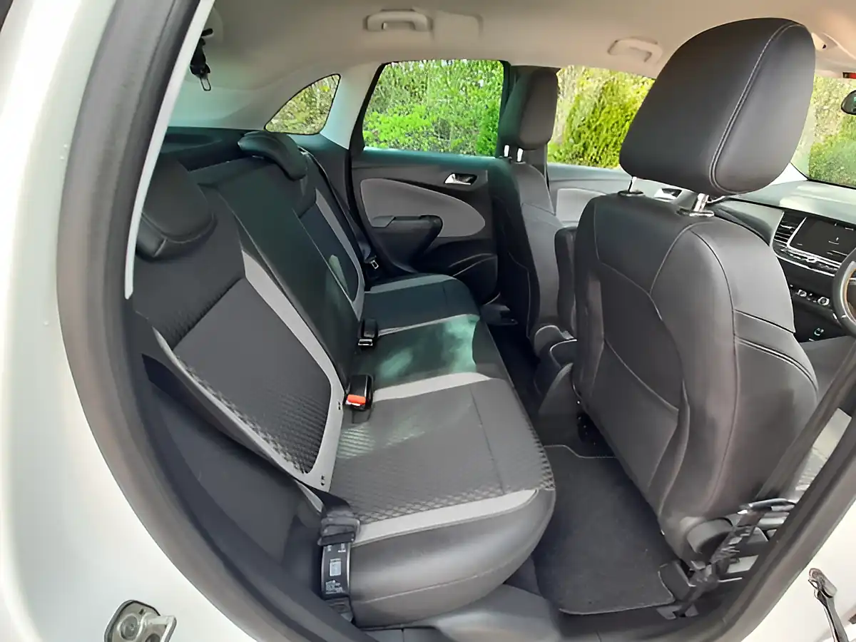Used 2019 Vauxhall Crossland X Elite Nav White - Interior and Exterior details 10