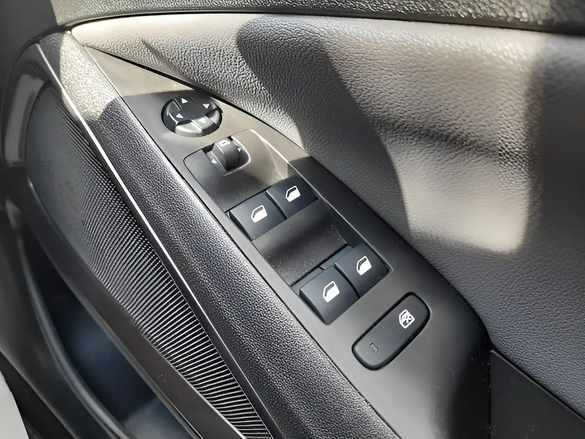 Used 2019 Vauxhall Crossland X Elite Nav White - Interior and Exterior details 13