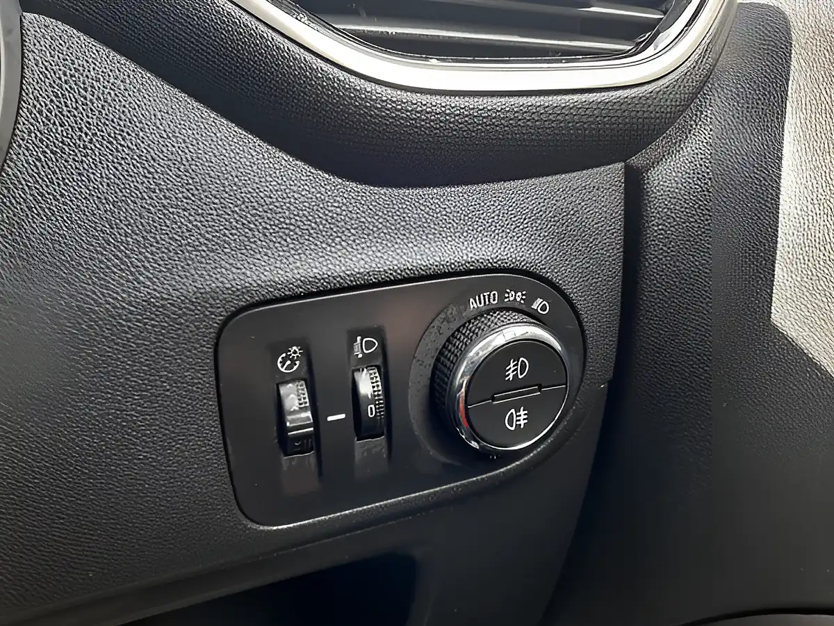 Used 2019 Vauxhall Crossland X Elite Nav White - Interior and Exterior details 14