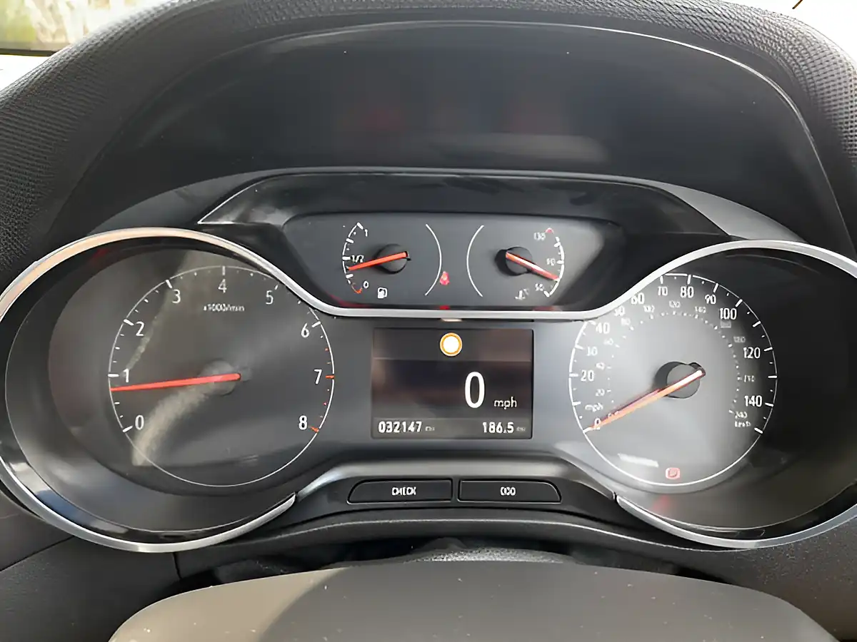 Used 2019 Vauxhall Crossland X Elite Nav White - Interior and Exterior details 15