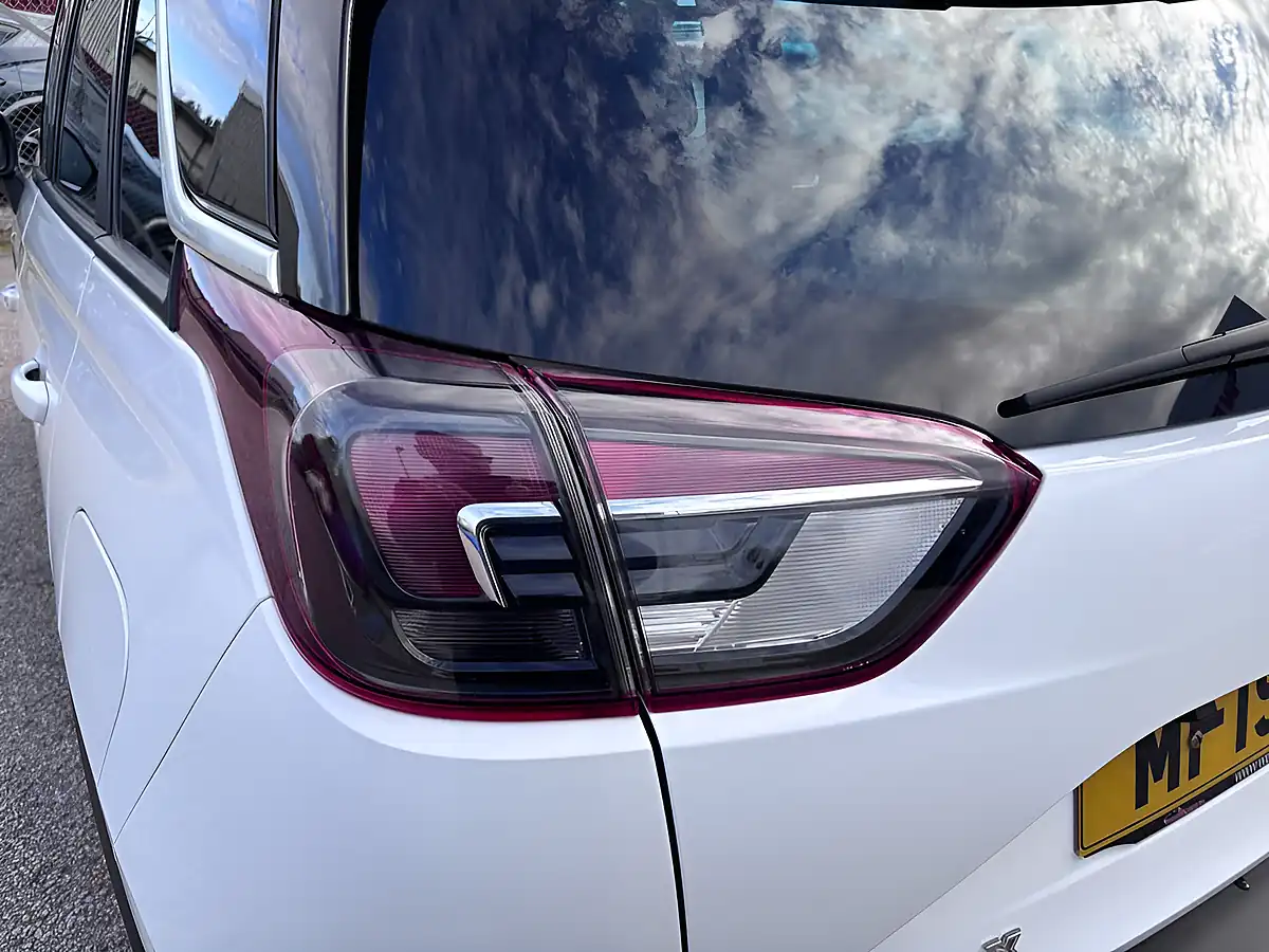 Used 2019 Vauxhall Crossland X Elite Nav White - Interior and Exterior details 12