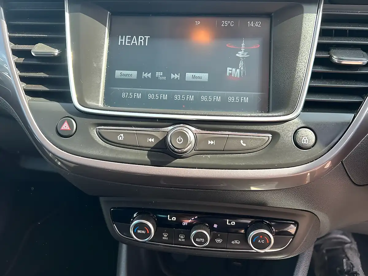 Used 2019 Vauxhall Crossland X Elite Red - Interior and Exterior details 10