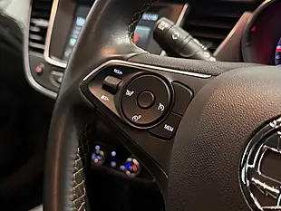 Used 2019 Vauxhall Crossland X Elite Red - Interior and Exterior details 15