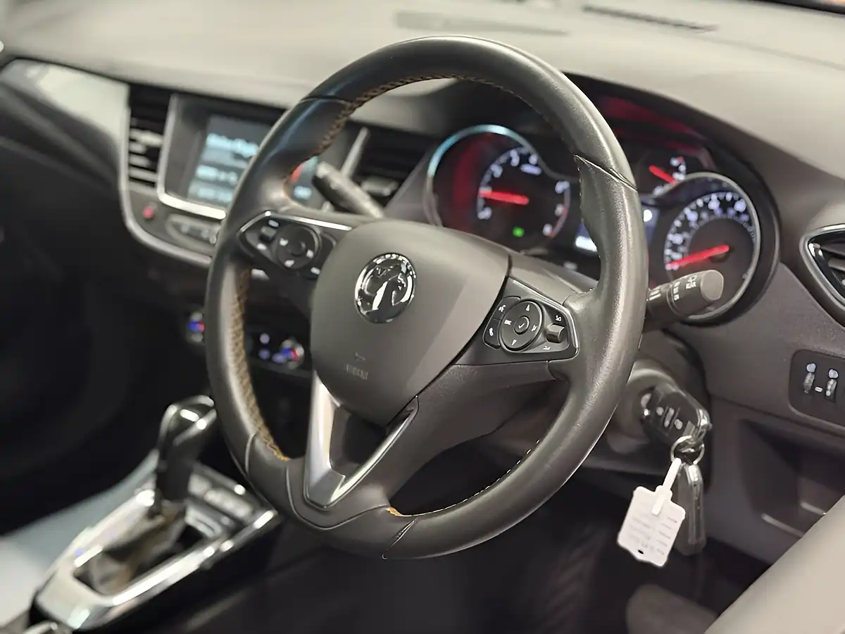 Used 2019 Vauxhall Crossland X Elite Red - Interior and Exterior details 6