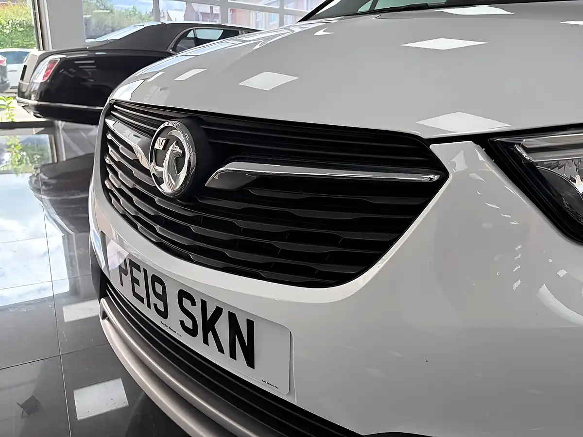 Used 2019 Vauxhall Crossland X Elite White - Interior and Exterior details 10