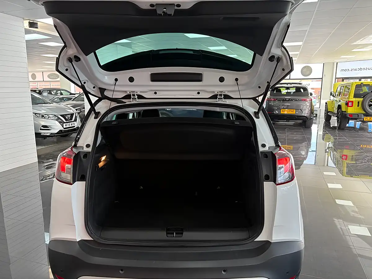 Used 2019 Vauxhall Crossland X Elite White - Interior and Exterior details 15