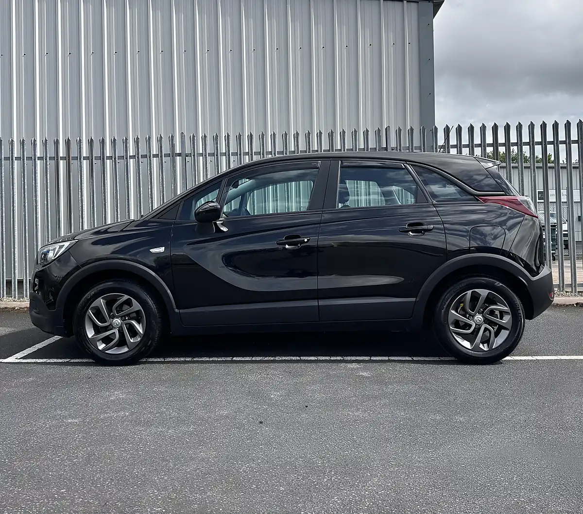 Used 2019 Vauxhall Crossland X Se Black - Interior and Exterior details 8