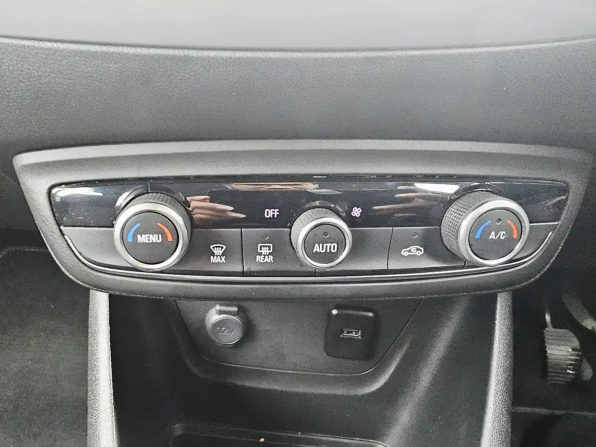 Used 2019 Vauxhall Crossland X Se Black - Interior and Exterior details 12