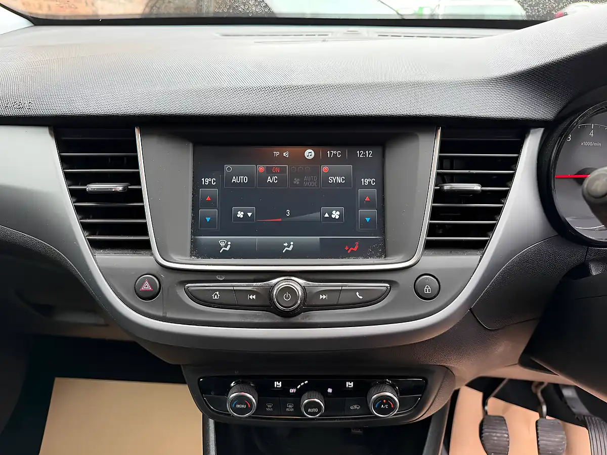Used 2019 Vauxhall Crossland X Se Black - Interior and Exterior details 11