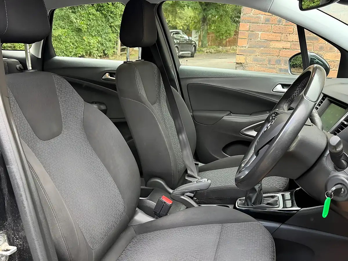 Used 2019 Vauxhall Crossland X Se Black - Interior and Exterior details 9