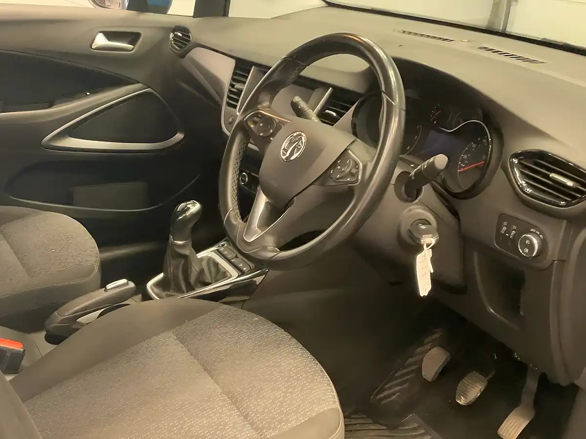 Used 2019 Vauxhall Crossland X Se Blue - Interior and Exterior details 7