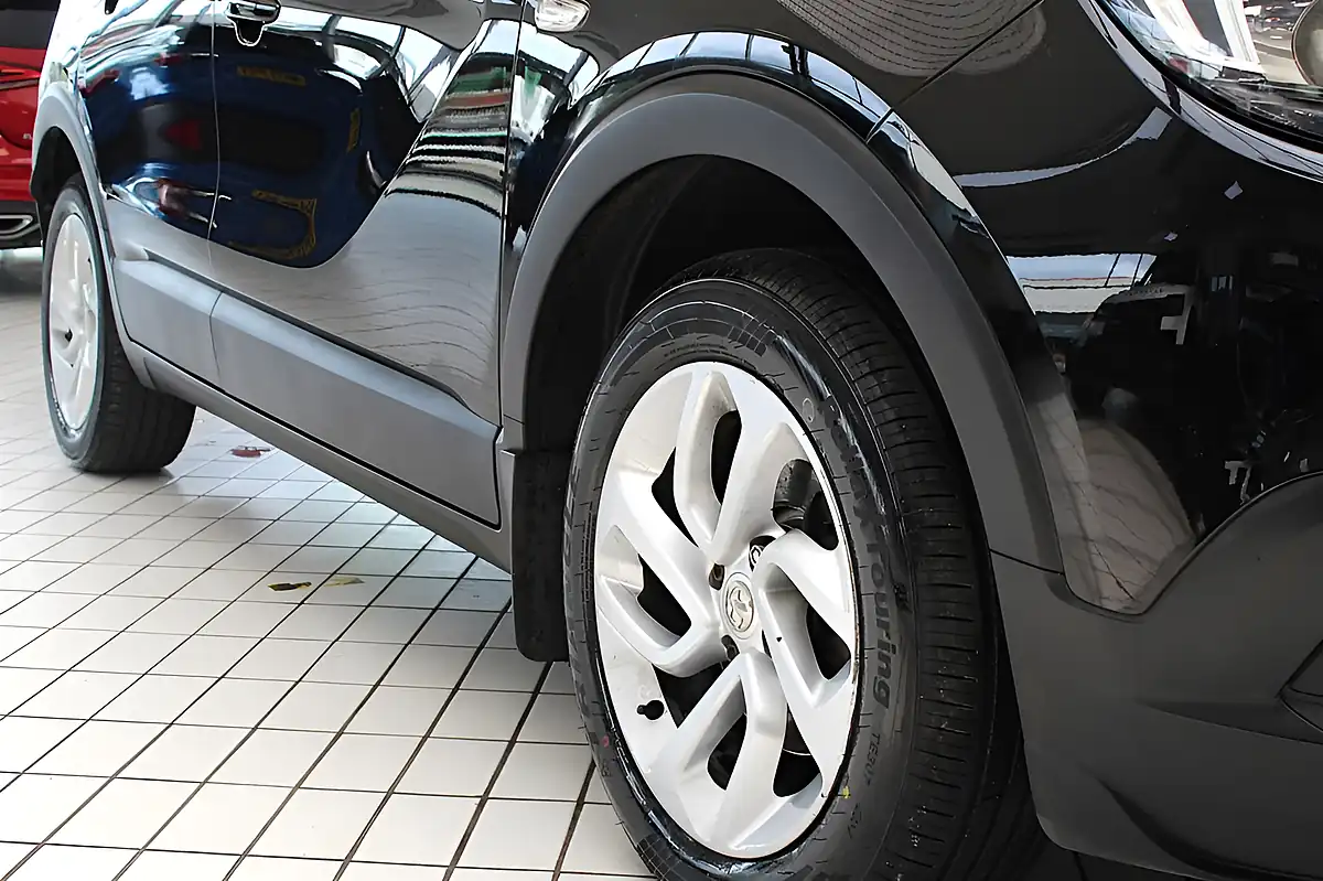 Used 2019 Vauxhall Crossland X Se Mineral Black - Interior and Exterior details 10