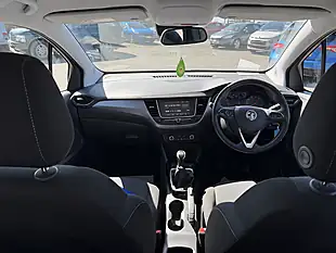Used 2019 Vauxhall Crossland X Se Orange - Interior and Exterior details 16
