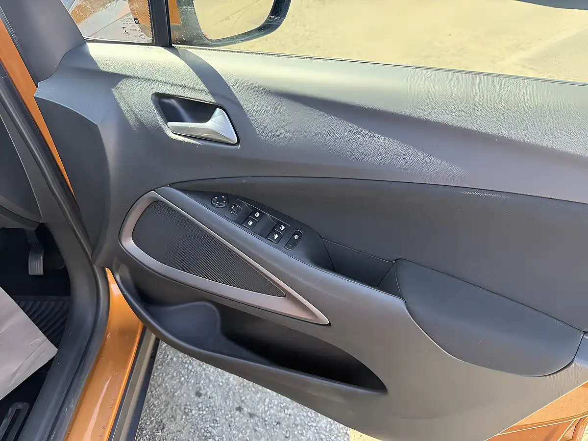 Used 2019 Vauxhall Crossland X Se Orange - Interior and Exterior details 12