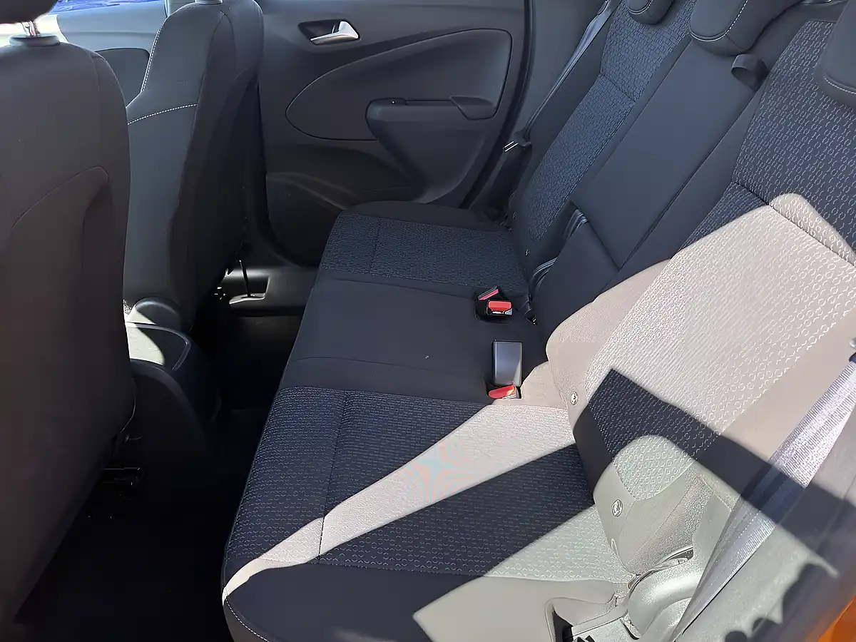 Used 2019 Vauxhall Crossland X Se Orange - Interior and Exterior details 14