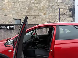 Used 2019 Vauxhall Crossland X Se Red - Interior and Exterior details 9