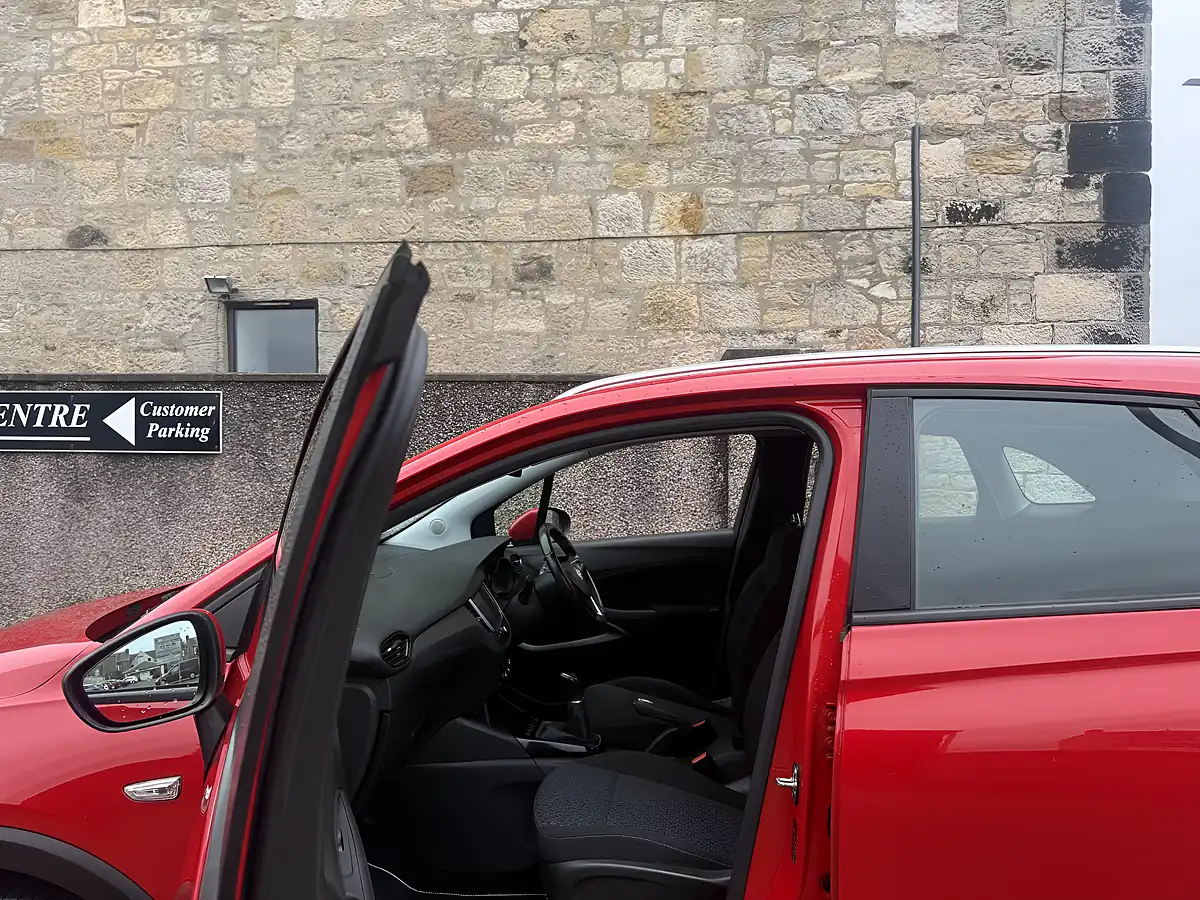 Used 2019 Vauxhall Crossland X Se Red - Interior and Exterior details 9