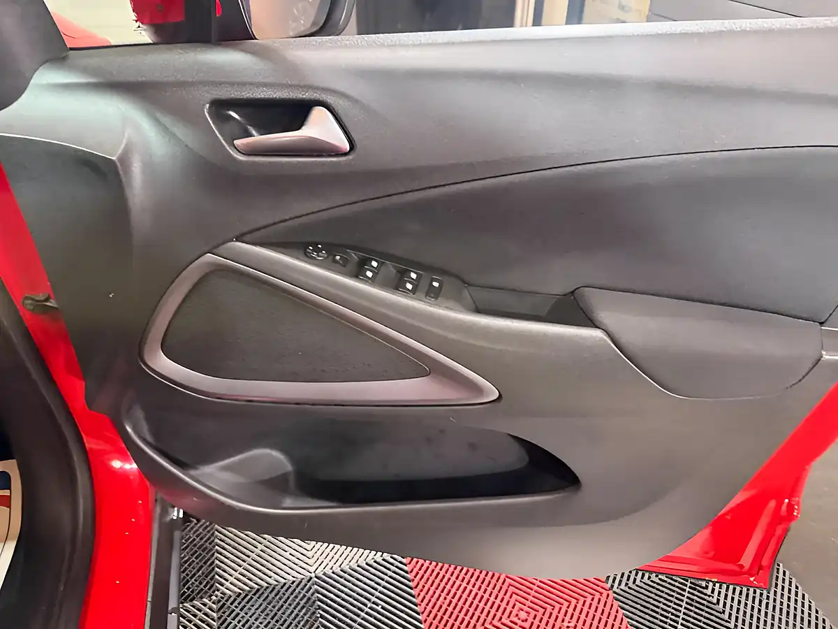 Used 2019 Vauxhall Crossland X Se Red - Interior and Exterior details 14