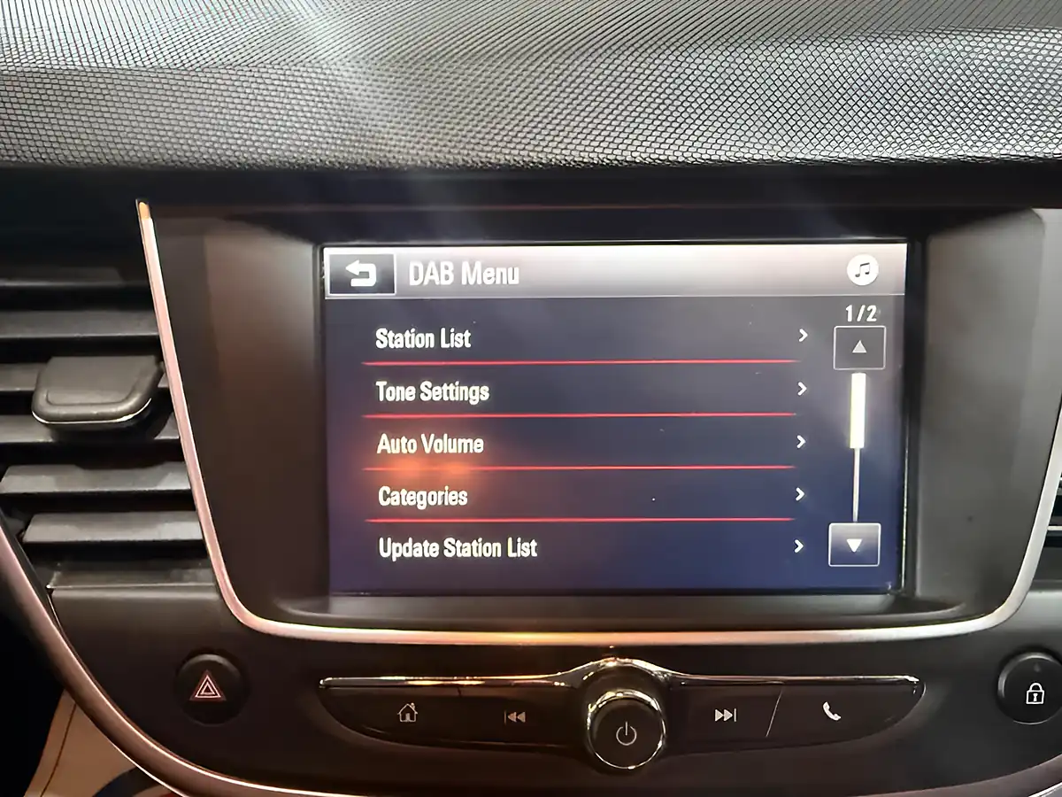 Used 2019 Vauxhall Crossland X Se Red - Interior and Exterior details 16