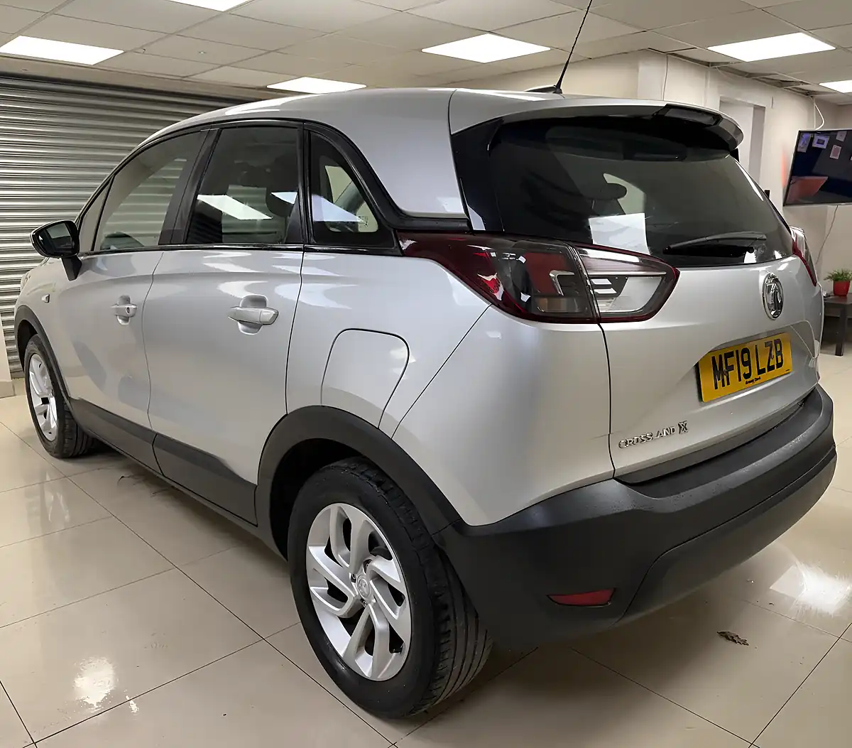 Used 2019 Vauxhall Crossland X Se Silver - Interior and Exterior details 3